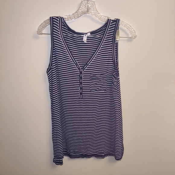 Bundle of 3 tank tops medium - Picture 5 of 10